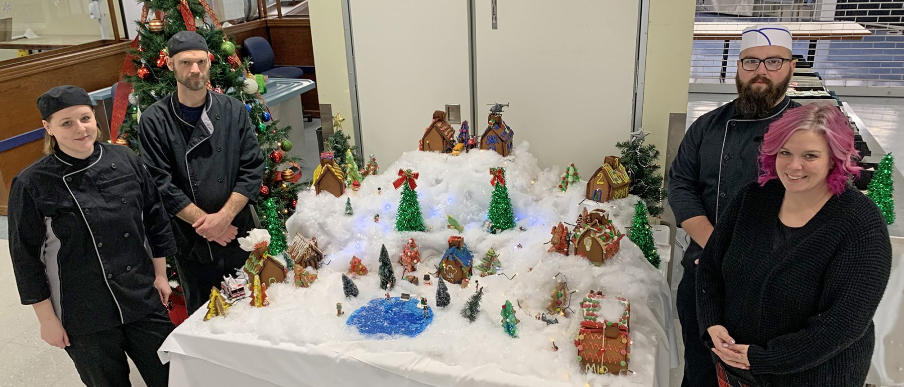 14 Wing scene – in gingerbread