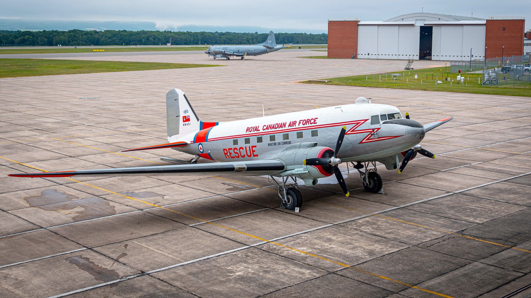 Dak looks pretty dang good!