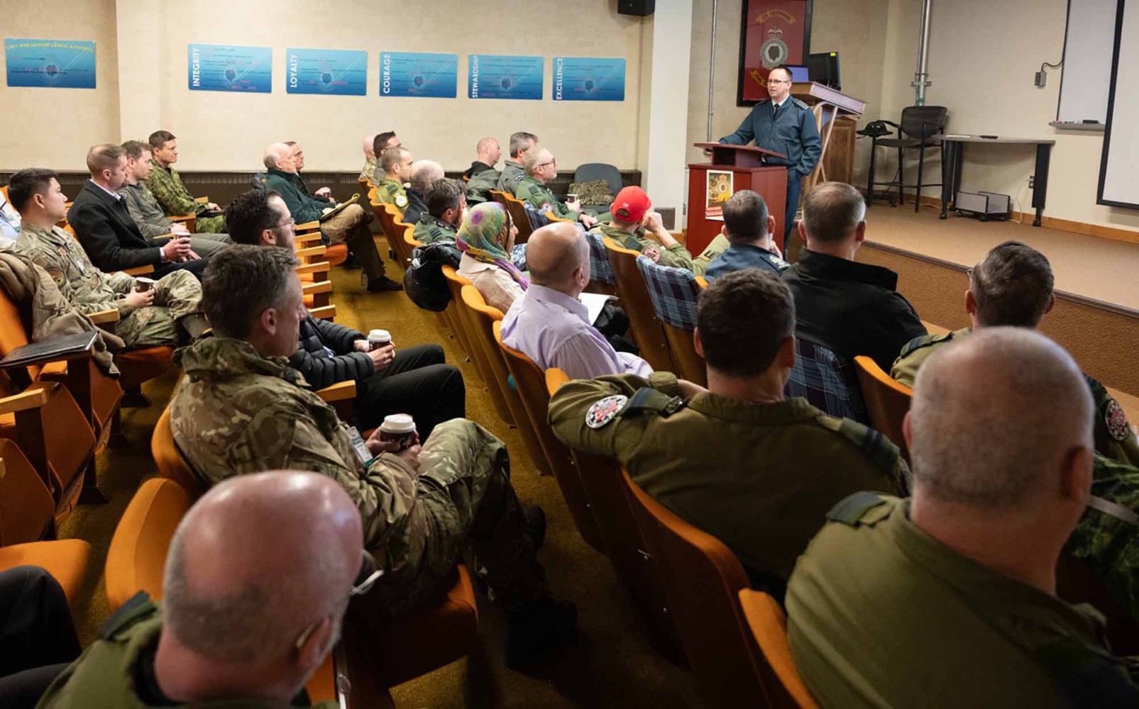 Allied warfighters visit 404 Squadron